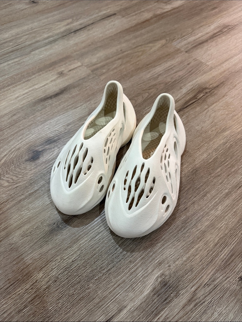 Yeezy Women's Foam Slide Sandals - Off-White